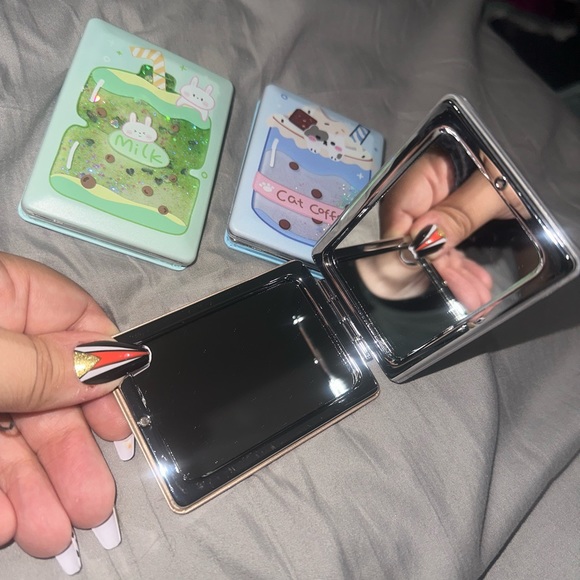 Hello kitty Friends compact mirror - Picture 1 of 4